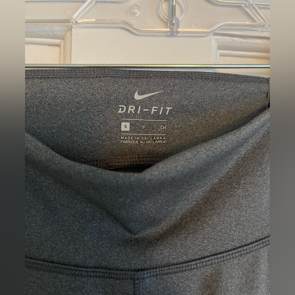 Size Small, gray Nike Women’s leggings - Picture 3 of 6